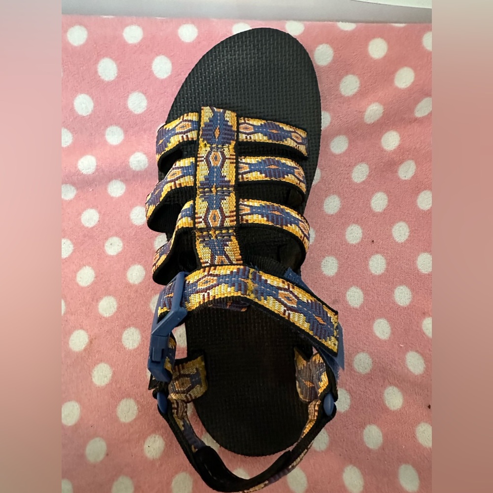 Unique Teva sandals size 7 women’s - Picture 2 of 8